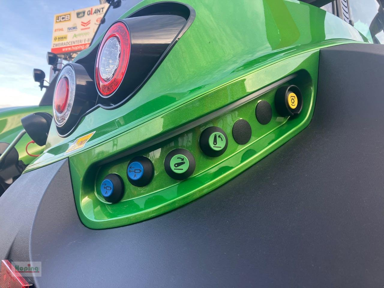 Deutz-Fahr 6180 TTV 30 Jahre Edition - Traktori: kuva Deutz-Fahr 6180 TTV 30 Jahre Edition - Traktori Deutz-Fahr 6180 TTV 30 Jahre Edition - Traktori: kuva Deutz-Fahr 6180 TTV 30 Jahre Edition - Traktori