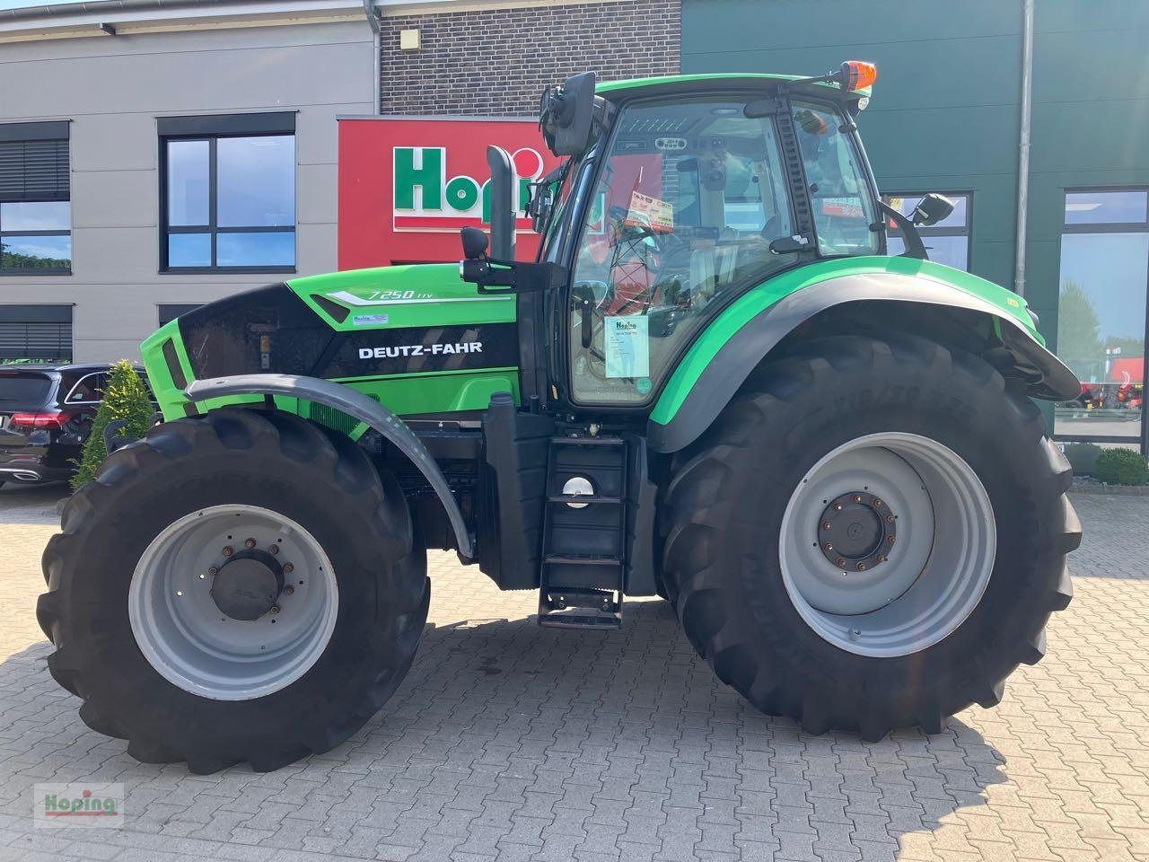 Deutz-Fahr 7250 Agrotron TTV - Traktori: kuva Deutz-Fahr 7250 Agrotron TTV - Traktori Deutz-Fahr 7250 Agrotron TTV - Traktori: kuva Deutz-Fahr 7250 Agrotron TTV - Traktori