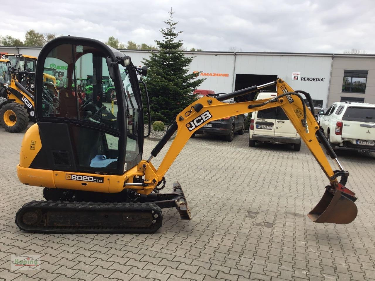 JCB 8020 - Minikuormaaja: kuva JCB 8020 - Minikuormaaja JCB 8020 - Minikuormaaja: kuva JCB 8020 - Minikuormaaja