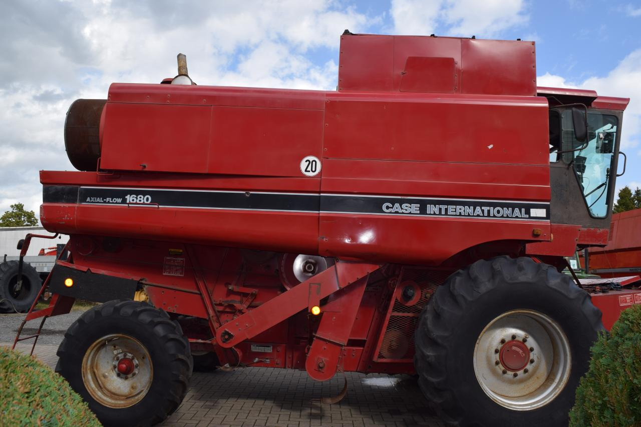 Case-IH 1680 Axial - Leikkuupuimuri: kuva Case-IH 1680 Axial - Leikkuupuimuri Case-IH 1680 Axial - Leikkuupuimuri: kuva Case-IH 1680 Axial - Leikkuupuimuri