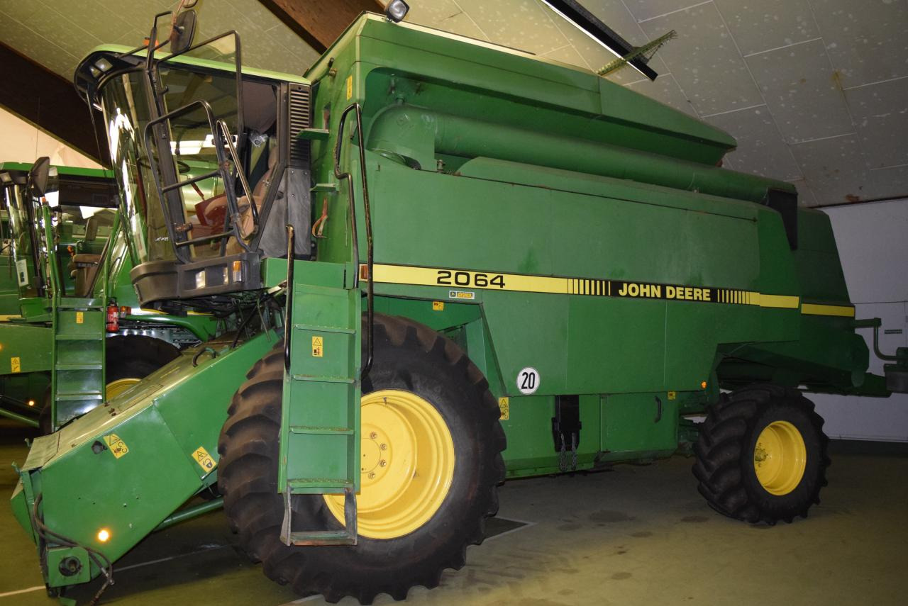 John Deere 2064 - Leikkuupuimuri: kuva John Deere 2064 - Leikkuupuimuri John Deere 2064 - Leikkuupuimuri: kuva John Deere 2064 - Leikkuupuimuri