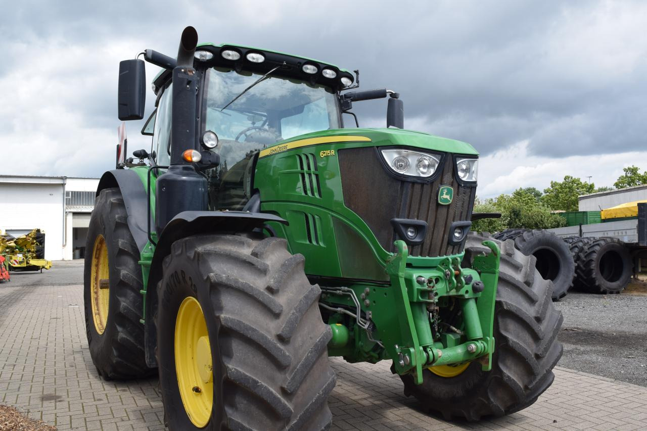 John Deere 6215 R - Traktori: kuva John Deere 6215 R - Traktori John Deere 6215 R - Traktori: kuva John Deere 6215 R - Traktori