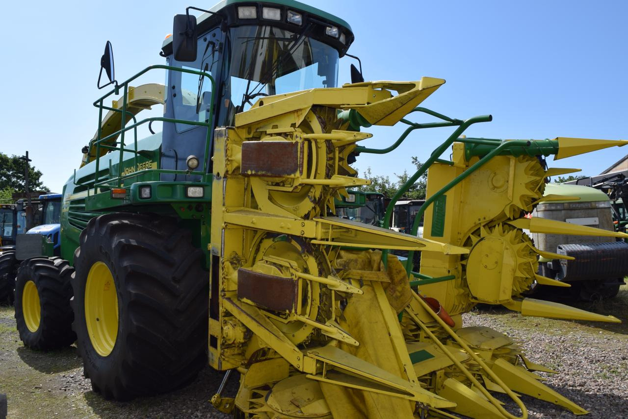 John Deere 7400 - Itsekulkeva silppuri: kuva John Deere 7400 - Itsekulkeva silppuri John Deere 7400 - Itsekulkeva silppuri: kuva John Deere 7400 - Itsekulkeva silppuri