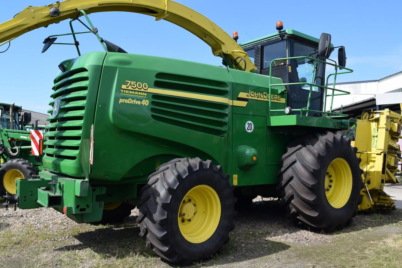John Deere 7400 - Itsekulkeva silppuri: kuva John Deere 7400 - Itsekulkeva silppuri John Deere 7400 - Itsekulkeva silppuri: kuva John Deere 7400 - Itsekulkeva silppuri