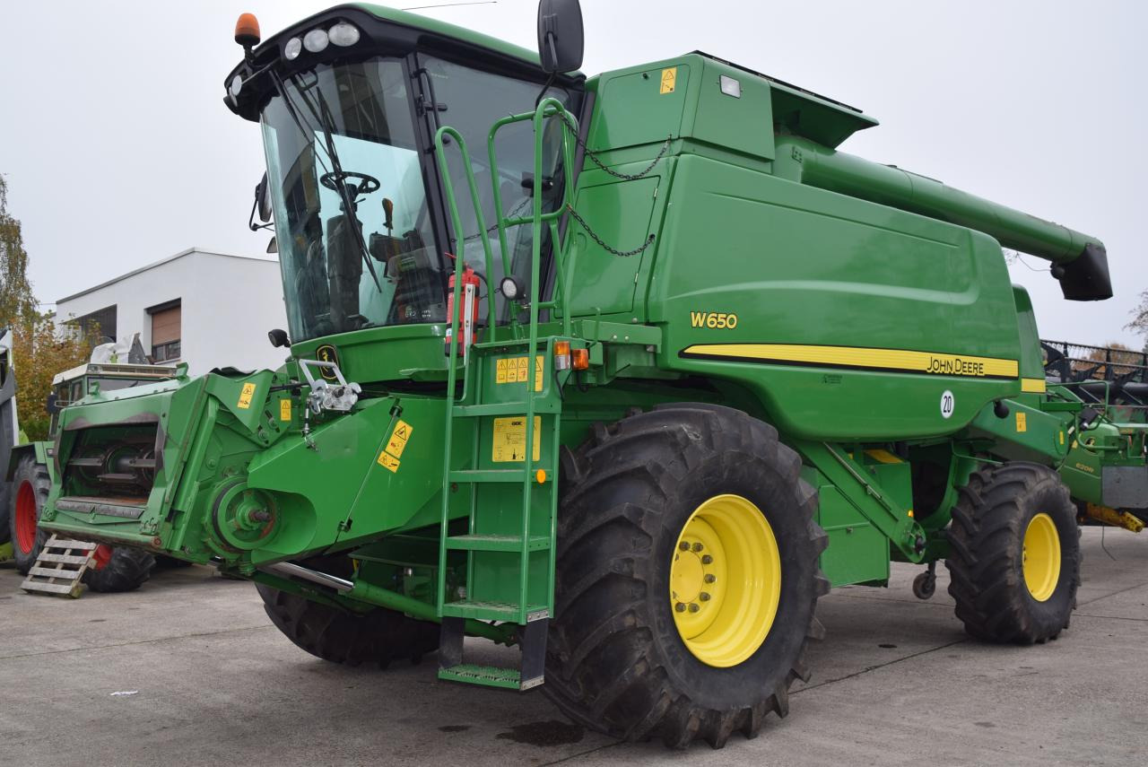 John Deere W 650 - Leikkuupuimuri: kuva John Deere W 650 - Leikkuupuimuri John Deere W 650 - Leikkuupuimuri: kuva John Deere W 650 - Leikkuupuimuri