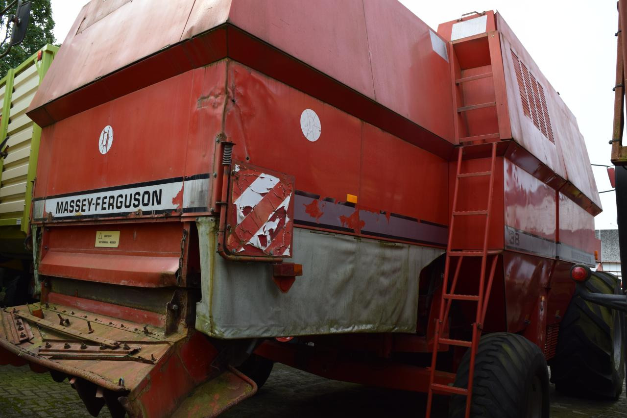 Massey Ferguson MF 38 - Leikkuupuimuri: kuva Massey Ferguson MF 38 - Leikkuupuimuri Massey Ferguson MF 38 - Leikkuupuimuri: kuva Massey Ferguson MF 38 - Leikkuupuimuri