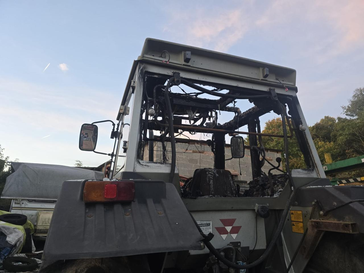 Massey Ferguson MF 390 T *Brandschaden* - Traktori: kuva Massey Ferguson MF 390 T *Brandschaden* - Traktori Massey Ferguson MF 390 T *Brandschaden* - Traktori: kuva Massey Ferguson MF 390 T *Brandschaden* - Traktori