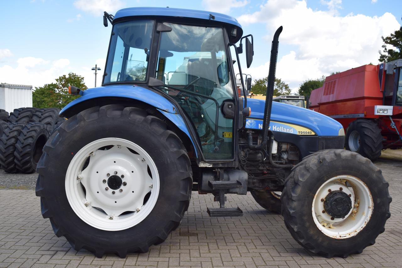 New Holland TD 5040 - Traktori: kuva New Holland TD 5040 - Traktori New Holland TD 5040 - Traktori: kuva New Holland TD 5040 - Traktori