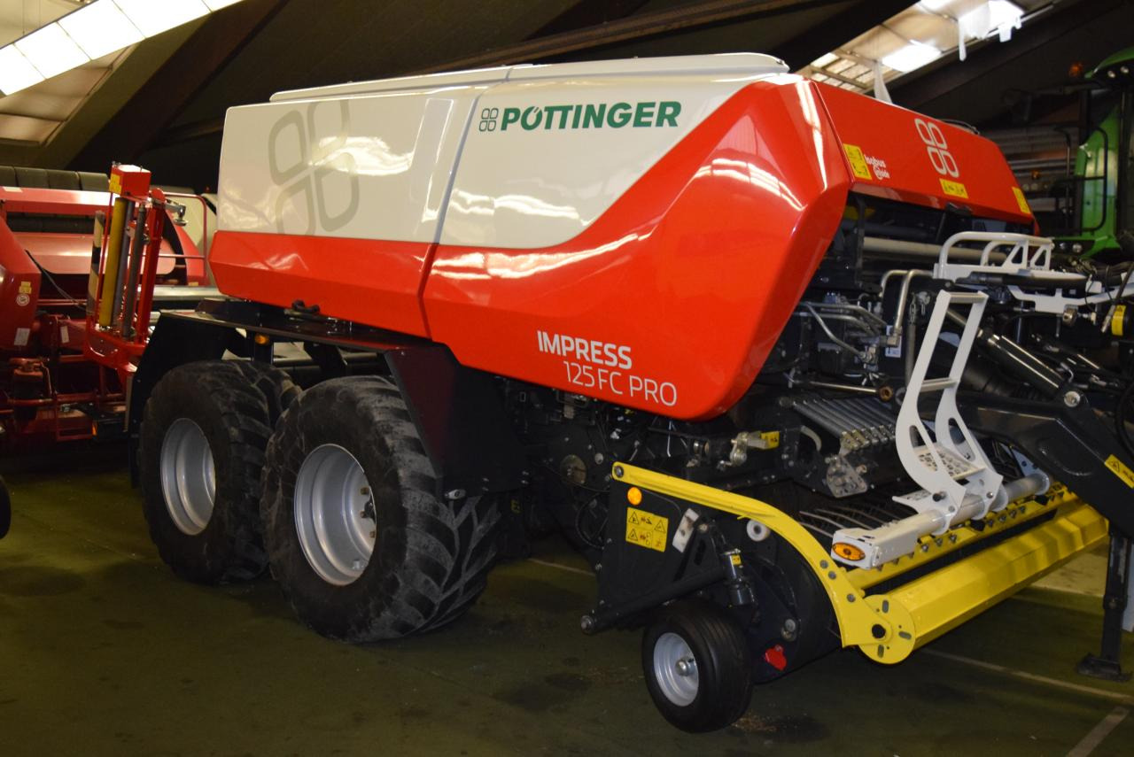 Pöttinger Impress 125 FC Pro *Press-Wickelkombinationen* - Pyöröpaalain: kuva Pöttinger Impress 125 FC Pro *Press-Wickelkombinationen* - Pyöröpaalain Pöttinger Impress 125 FC Pro *Press-Wickelkombinationen* - Pyöröpaalain: kuva Pöttinger Impress 125 FC Pro *Press-Wickelkombinationen* - Pyöröpaalain