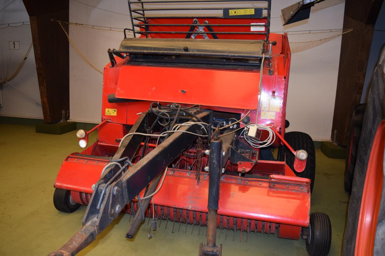 Unia DF 120.1.8 - Pyöröpaalain: kuva Unia DF 120.1.8 - Pyöröpaalain Unia DF 120.1.8 - Pyöröpaalain: kuva Unia DF 120.1.8 - Pyöröpaalain