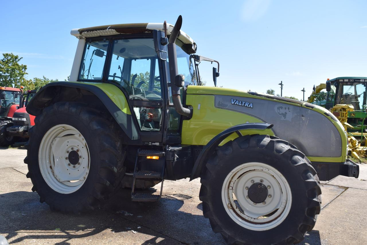 Valtra T120 - Traktori: kuva Valtra T120 - Traktori Valtra T120 - Traktori: kuva Valtra T120 - Traktori