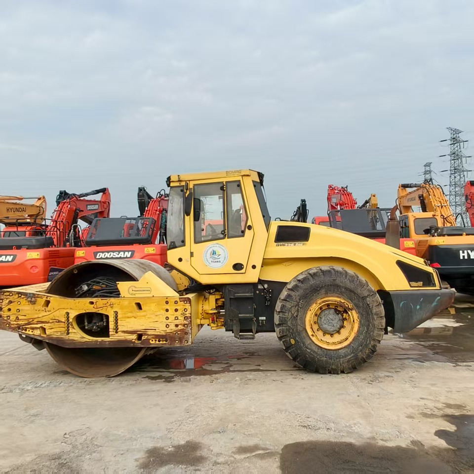 BOMAG BW226DH - Tiejyrä: kuva BOMAG BW226DH - Tiejyrä BOMAG BW226DH - Tiejyrä: kuva BOMAG BW226DH - Tiejyrä