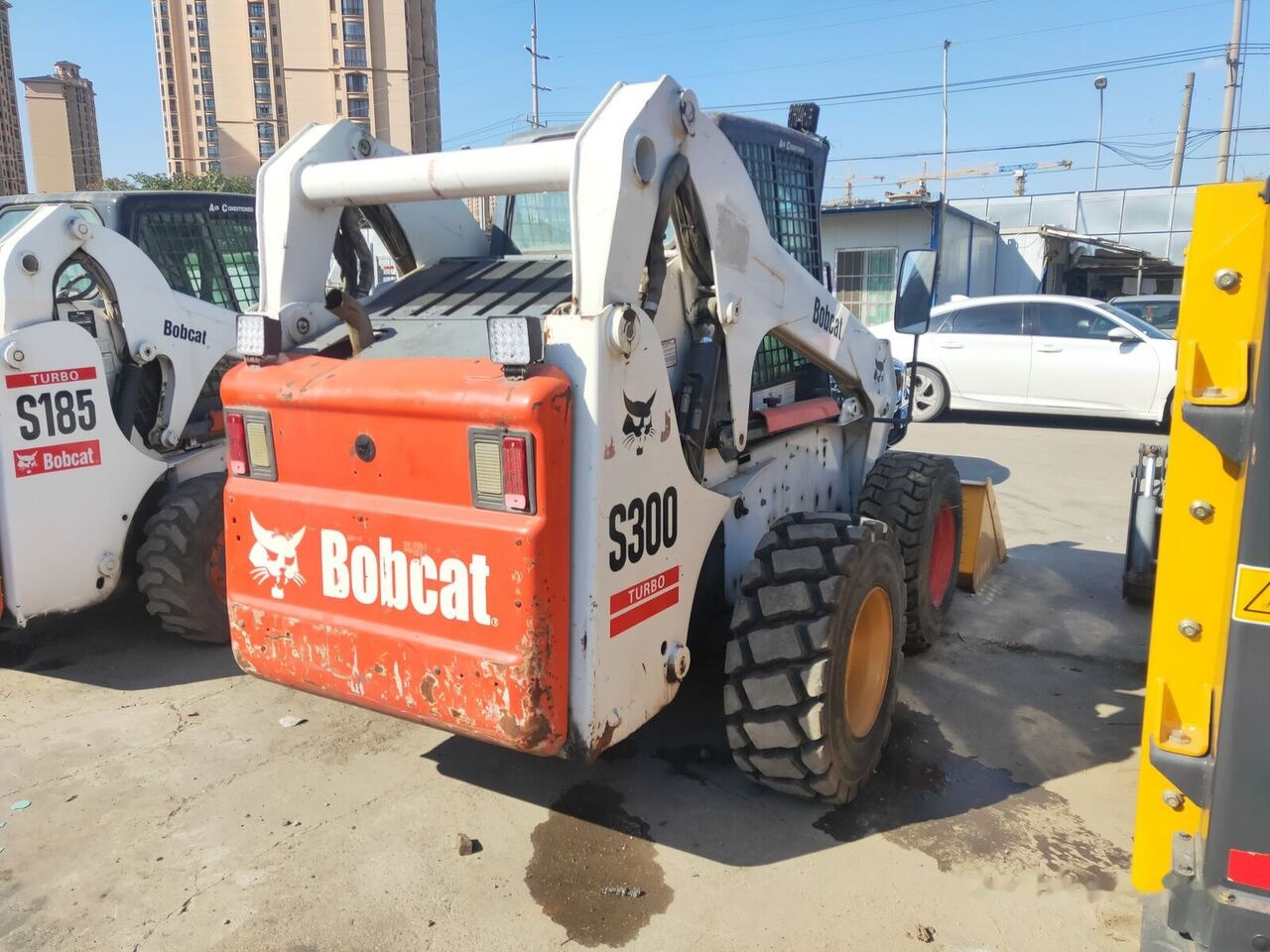 Bobcat S300 - Liukuohjattu kuormaaja: kuva Bobcat S300 - Liukuohjattu kuormaaja Bobcat S300 - Liukuohjattu kuormaaja: kuva Bobcat S300 - Liukuohjattu kuormaaja