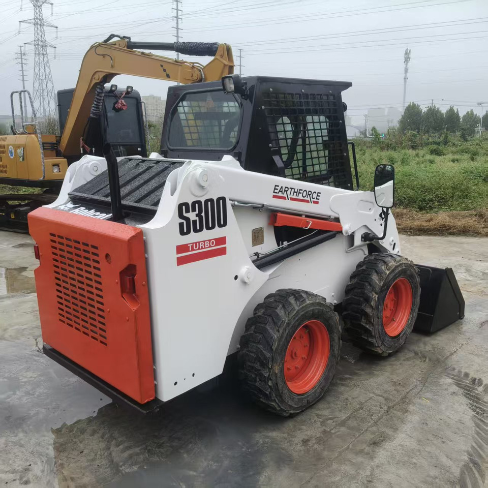 Bobcat S300 - Liukuohjattu kuormaaja: kuva Bobcat S300 - Liukuohjattu kuormaaja Bobcat S300 - Liukuohjattu kuormaaja: kuva Bobcat S300 - Liukuohjattu kuormaaja