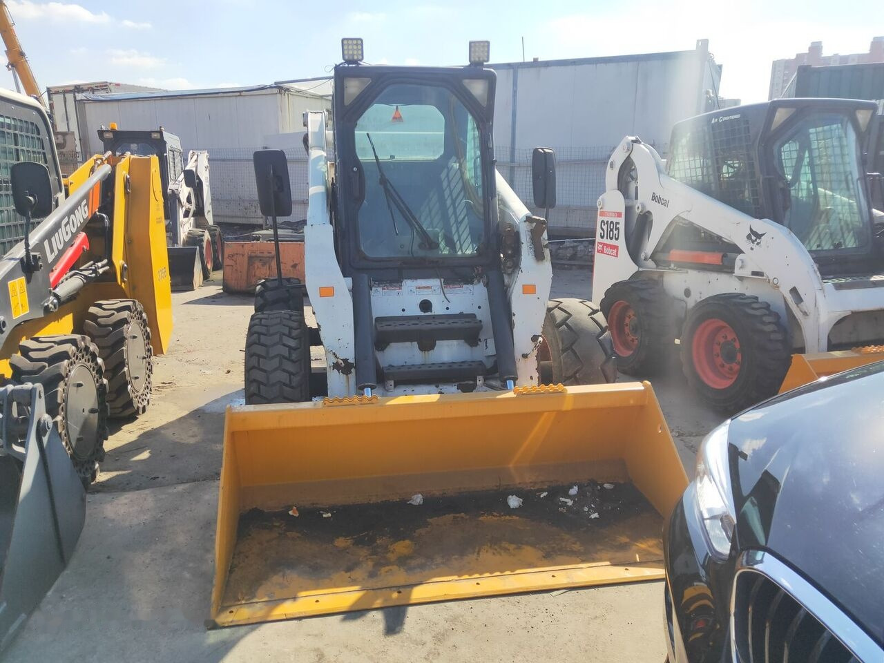 Bobcat S300 - Liukuohjattu kuormaaja: kuva Bobcat S300 - Liukuohjattu kuormaaja Bobcat S300 - Liukuohjattu kuormaaja: kuva Bobcat S300 - Liukuohjattu kuormaaja