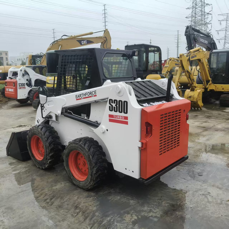 Bobcat S300 - Liukuohjattu kuormaaja: kuva Bobcat S300 - Liukuohjattu kuormaaja Bobcat S300 - Liukuohjattu kuormaaja: kuva Bobcat S300 - Liukuohjattu kuormaaja