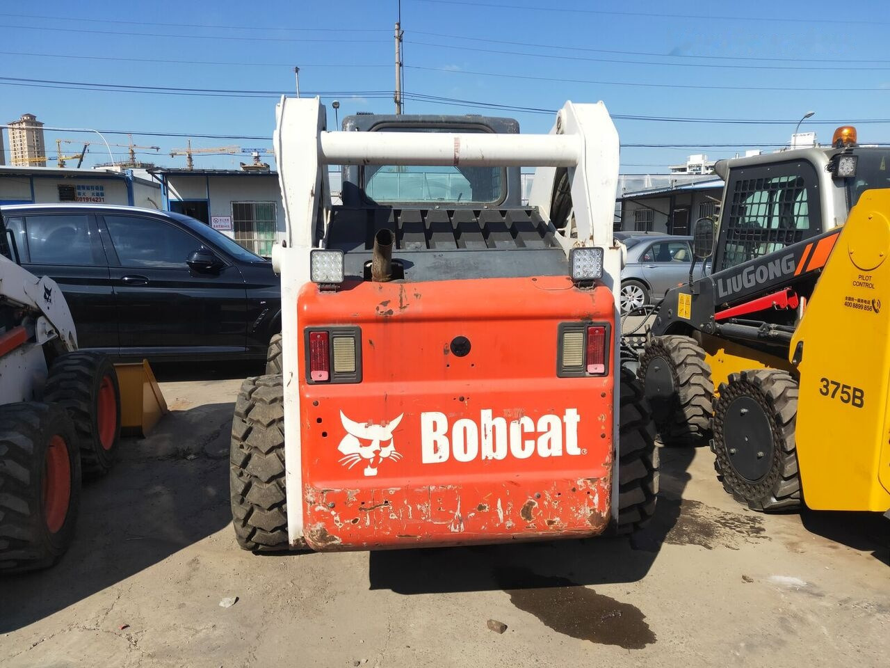 Bobcat S300 - Liukuohjattu kuormaaja: kuva Bobcat S300 - Liukuohjattu kuormaaja Bobcat S300 - Liukuohjattu kuormaaja: kuva Bobcat S300 - Liukuohjattu kuormaaja
