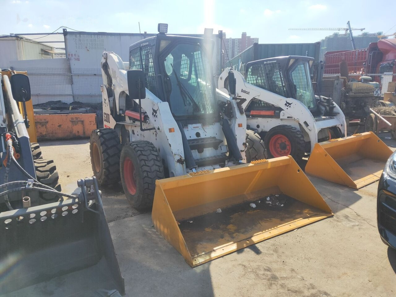 Bobcat S300 - Liukuohjattu kuormaaja: kuva Bobcat S300 - Liukuohjattu kuormaaja Bobcat S300 - Liukuohjattu kuormaaja: kuva Bobcat S300 - Liukuohjattu kuormaaja