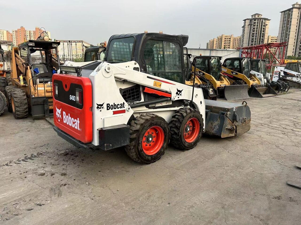 Bobcat S450 - Liukuohjattu kuormaaja: kuva Bobcat S450 - Liukuohjattu kuormaaja Bobcat S450 - Liukuohjattu kuormaaja: kuva Bobcat S450 - Liukuohjattu kuormaaja