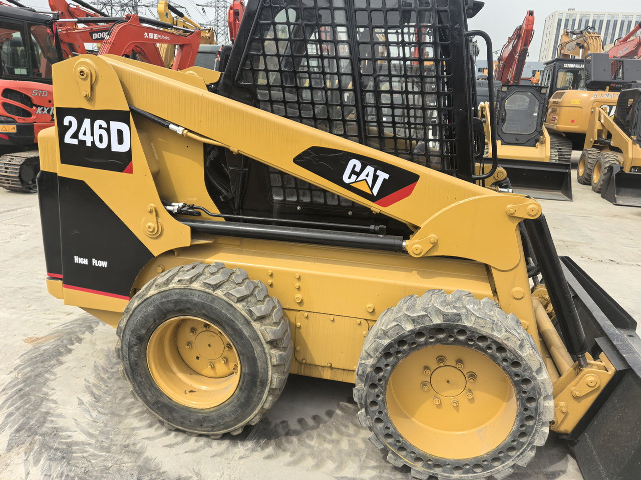 CAT 246D - Liukuohjattu kuormaaja: kuva CAT 246D - Liukuohjattu kuormaaja CAT 246D - Liukuohjattu kuormaaja: kuva CAT 246D - Liukuohjattu kuormaaja