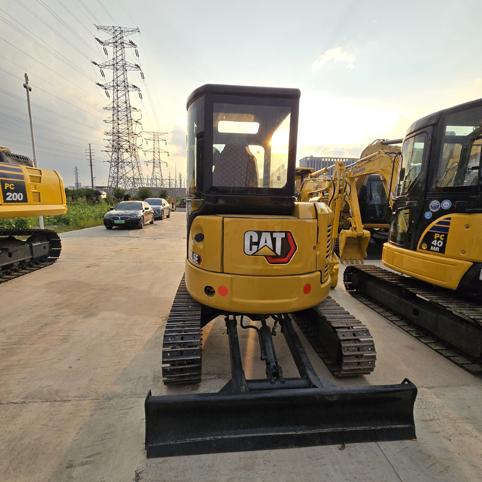 Minikuormaaja CATERPILLAR 303.5E2: kuva Minikuormaaja CATERPILLAR 303.5E2