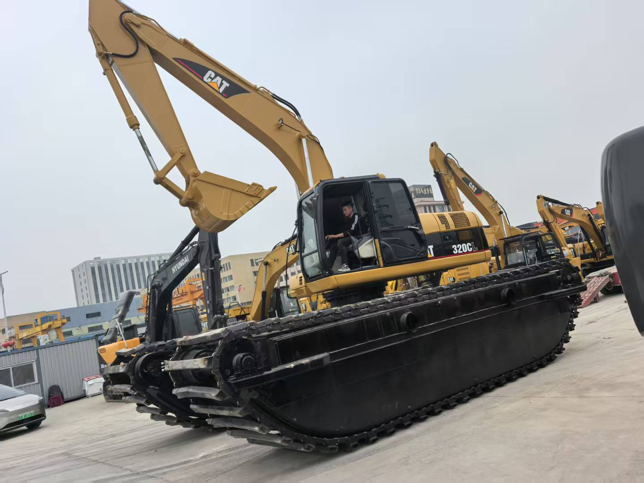 CATERPILLAR 320C boat excavator - Kelluva kaivinkone: kuva CATERPILLAR 320C boat excavator - Kelluva kaivinkone CATERPILLAR 320C boat excavator - Kelluva kaivinkone: kuva CATERPILLAR 320C boat excavator - Kelluva kaivinkone