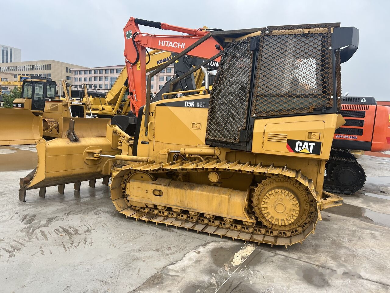 Caterpillar D5K - Puskutraktori: kuva Caterpillar D5K - Puskutraktori Caterpillar D5K - Puskutraktori: kuva Caterpillar D5K - Puskutraktori