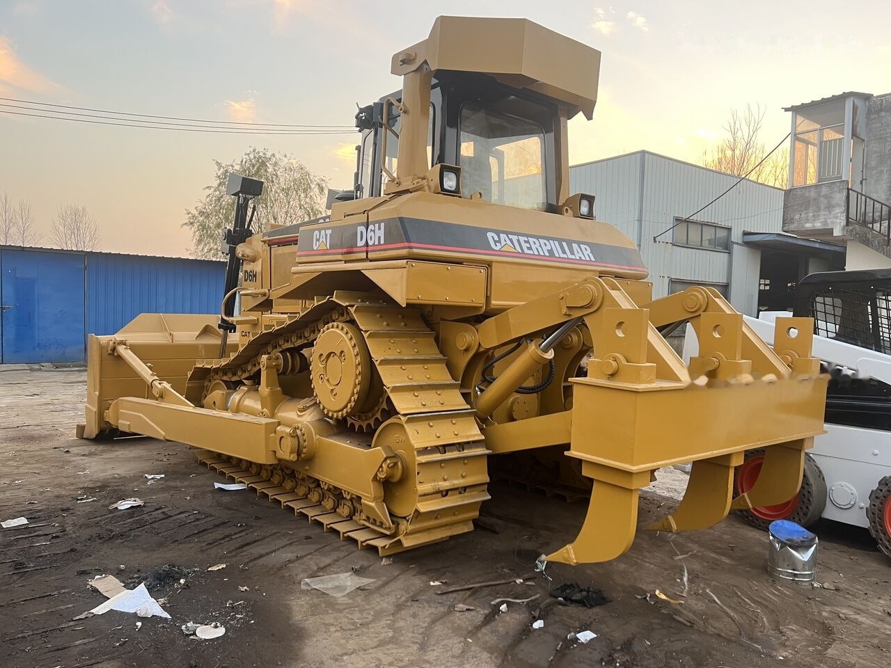 Caterpillar D6H - Puskutraktori: kuva Caterpillar D6H - Puskutraktori Caterpillar D6H - Puskutraktori: kuva Caterpillar D6H - Puskutraktori