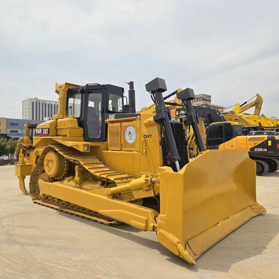 Caterpillar D6R - Puskutraktori: kuva Caterpillar D6R - Puskutraktori Caterpillar D6R - Puskutraktori: kuva Caterpillar D6R - Puskutraktori