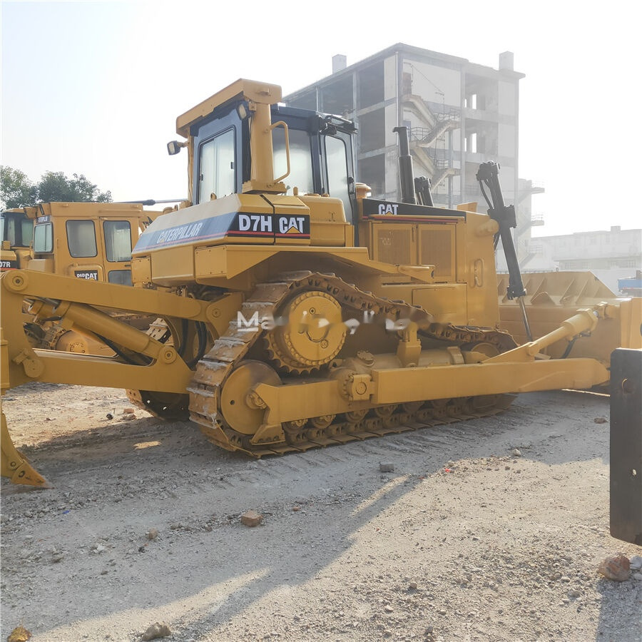 Caterpillar D7H - Puskutraktori: kuva Caterpillar D7H - Puskutraktori Caterpillar D7H - Puskutraktori: kuva Caterpillar D7H - Puskutraktori