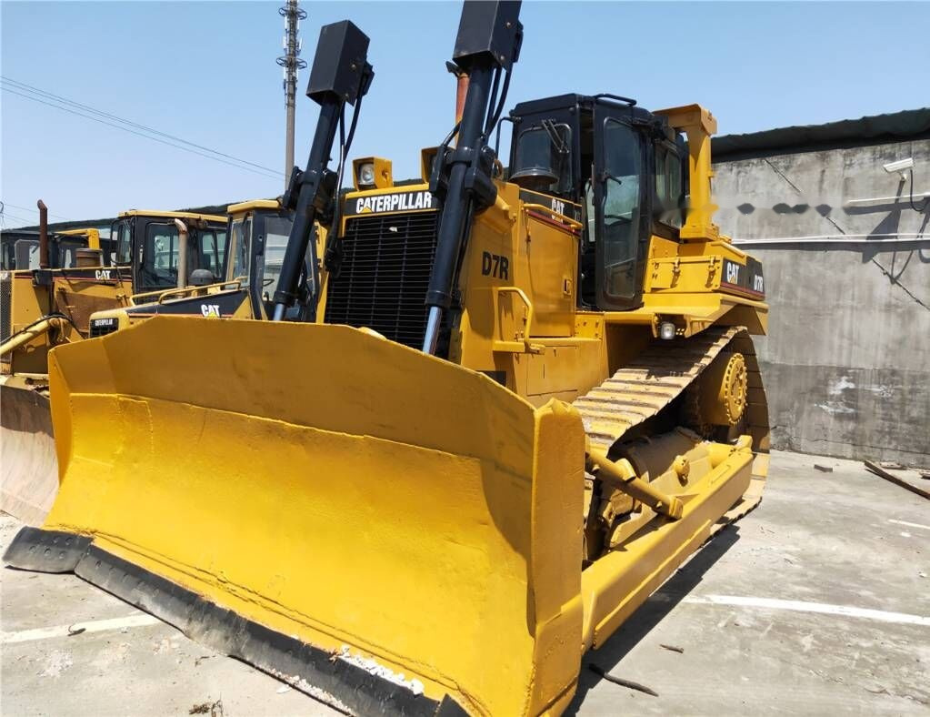 Caterpillar D7R - Puskutraktori: kuva Caterpillar D7R - Puskutraktori Caterpillar D7R - Puskutraktori: kuva Caterpillar D7R - Puskutraktori