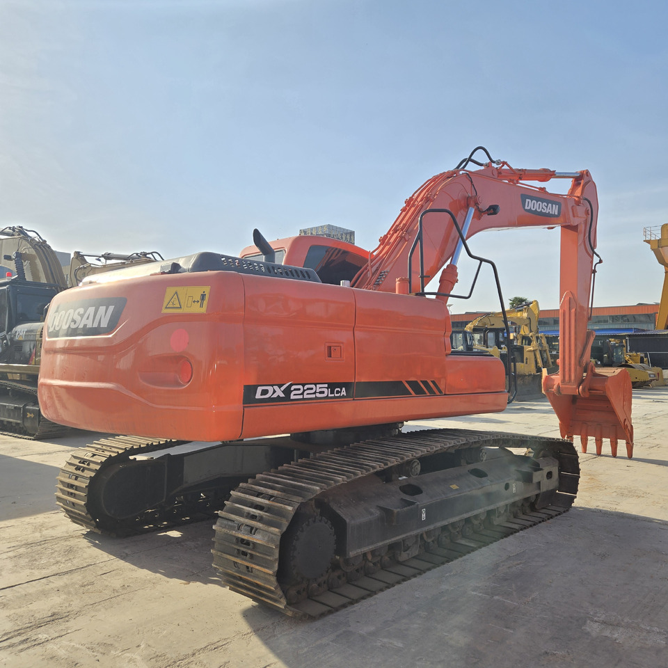 DOOSAN DX225LCA - Telakaivukone: kuva DOOSAN DX225LCA - Telakaivukone DOOSAN DX225LCA - Telakaivukone: kuva DOOSAN DX225LCA - Telakaivukone