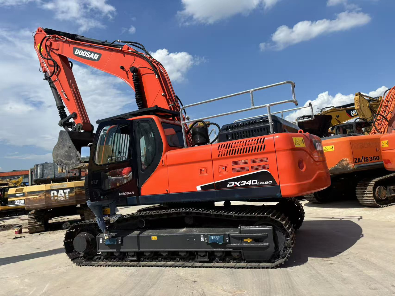 DOOSAN DX340LC-9C - Telakaivukone: kuva DOOSAN DX340LC-9C - Telakaivukone DOOSAN DX340LC-9C - Telakaivukone: kuva DOOSAN DX340LC-9C - Telakaivukone