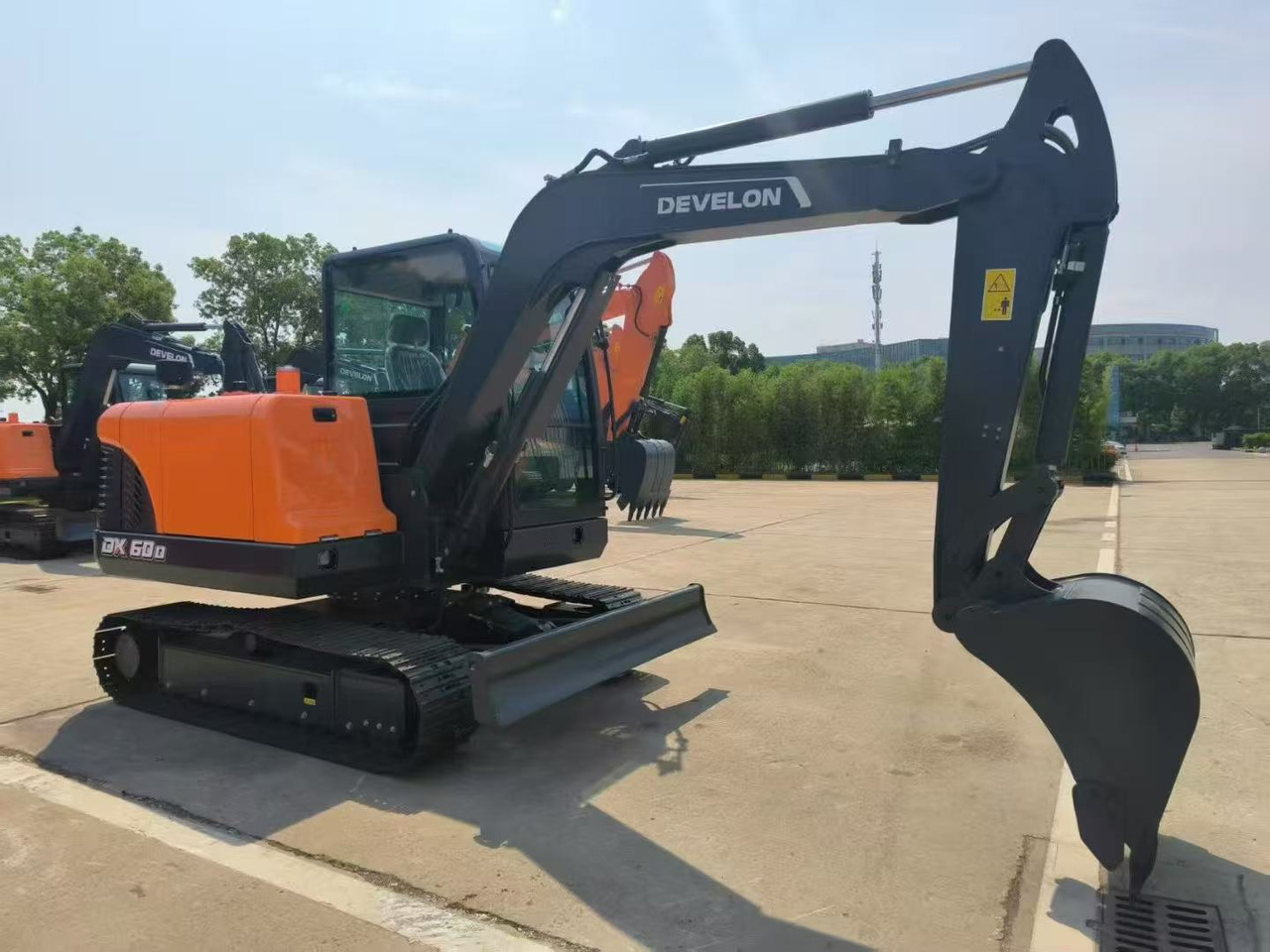 DOOSAN DX60D - Minikuormaaja: kuva DOOSAN DX60D - Minikuormaaja DOOSAN DX60D - Minikuormaaja: kuva DOOSAN DX60D - Minikuormaaja