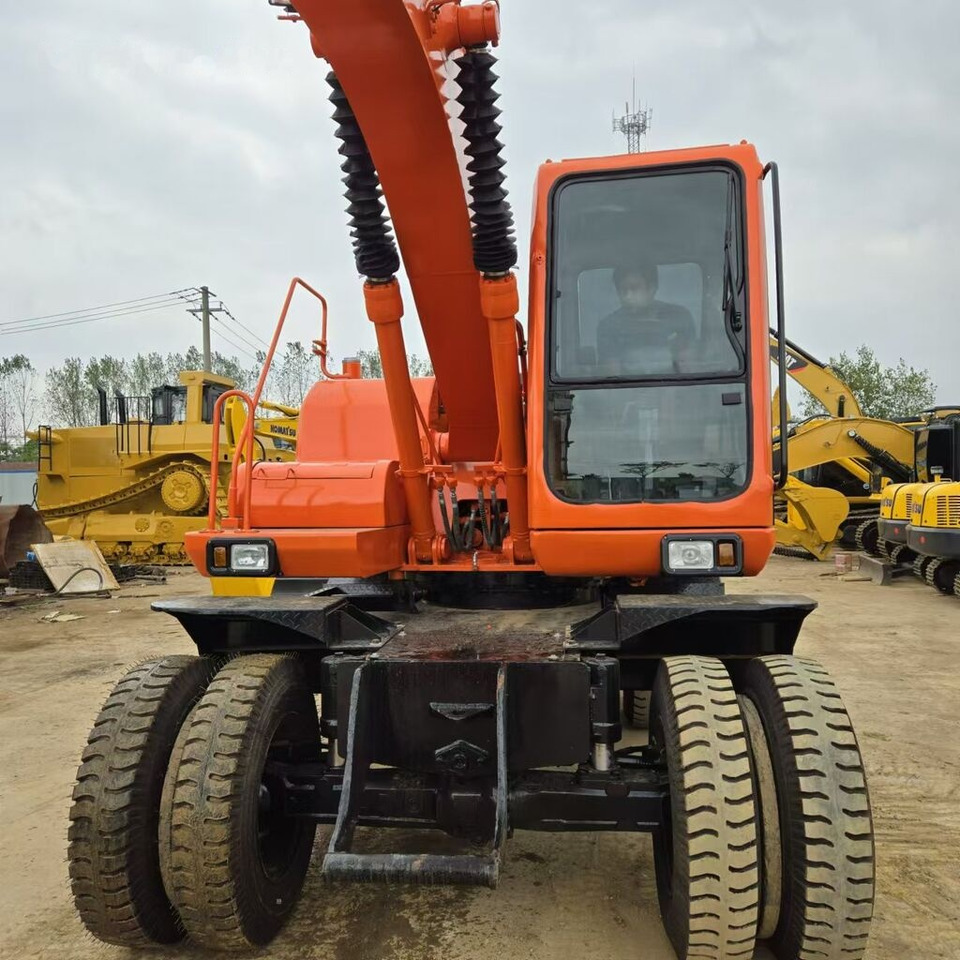 Doosan DH150W - Pyöräalustainen kaivinkone: kuva Doosan DH150W - Pyöräalustainen kaivinkone Doosan DH150W - Pyöräalustainen kaivinkone: kuva Doosan DH150W - Pyöräalustainen kaivinkone