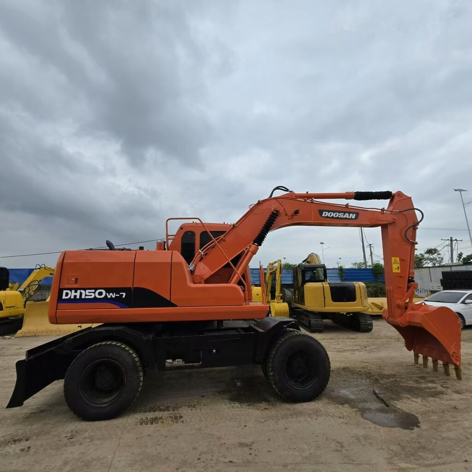 Doosan DH150W - Pyöräalustainen kaivinkone: kuva Doosan DH150W - Pyöräalustainen kaivinkone Doosan DH150W - Pyöräalustainen kaivinkone: kuva Doosan DH150W - Pyöräalustainen kaivinkone