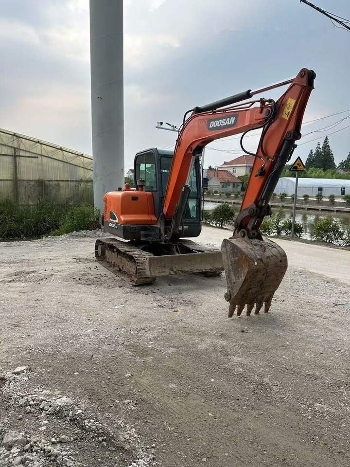 Doosan DX55 - Minikuormaaja: kuva Doosan DX55 - Minikuormaaja Doosan DX55 - Minikuormaaja: kuva Doosan DX55 - Minikuormaaja