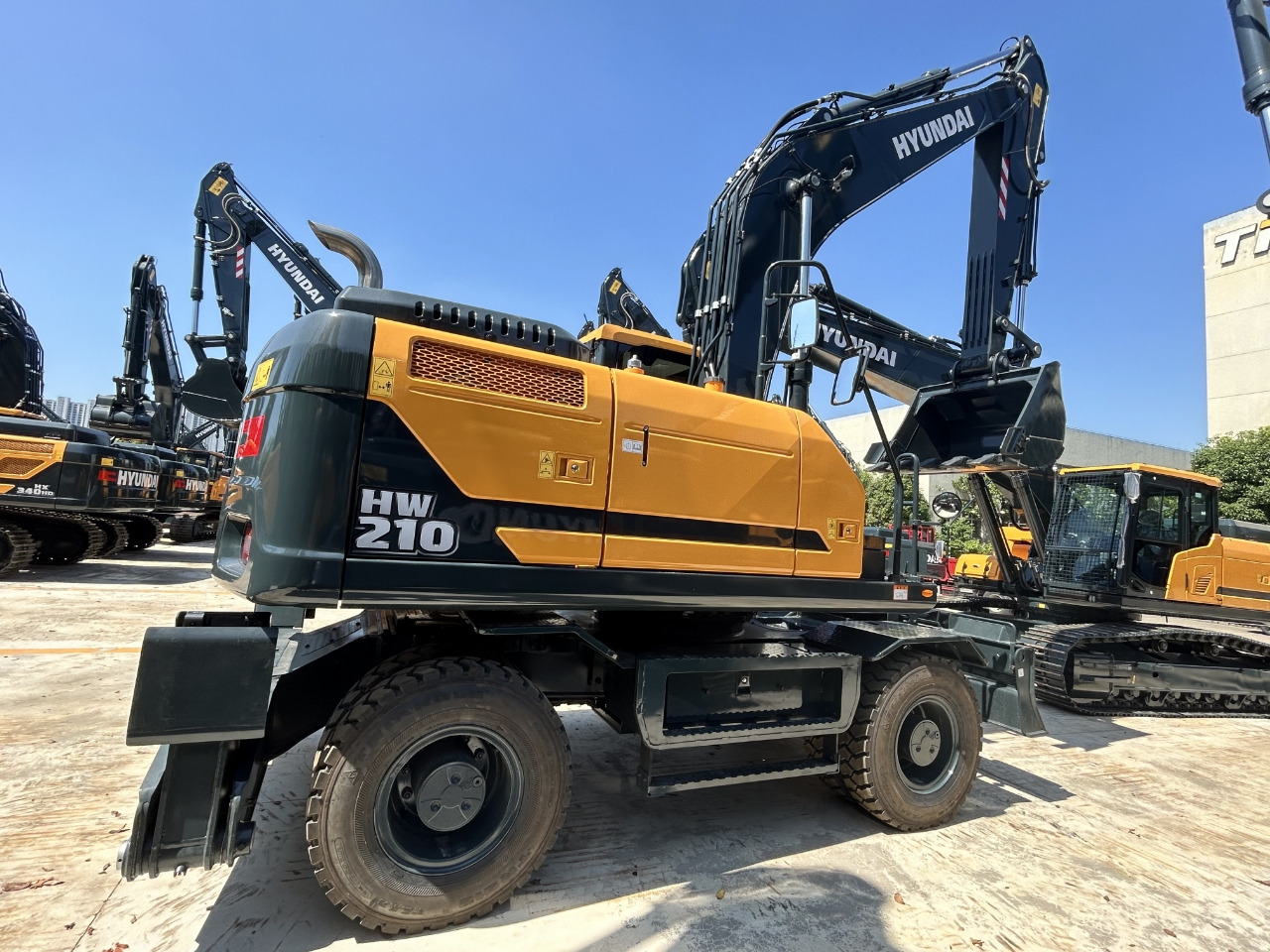 HYUNDAI HW210 - Pyöräalustainen kaivinkone: kuva HYUNDAI HW210 - Pyöräalustainen kaivinkone HYUNDAI HW210 - Pyöräalustainen kaivinkone: kuva HYUNDAI HW210 - Pyöräalustainen kaivinkone