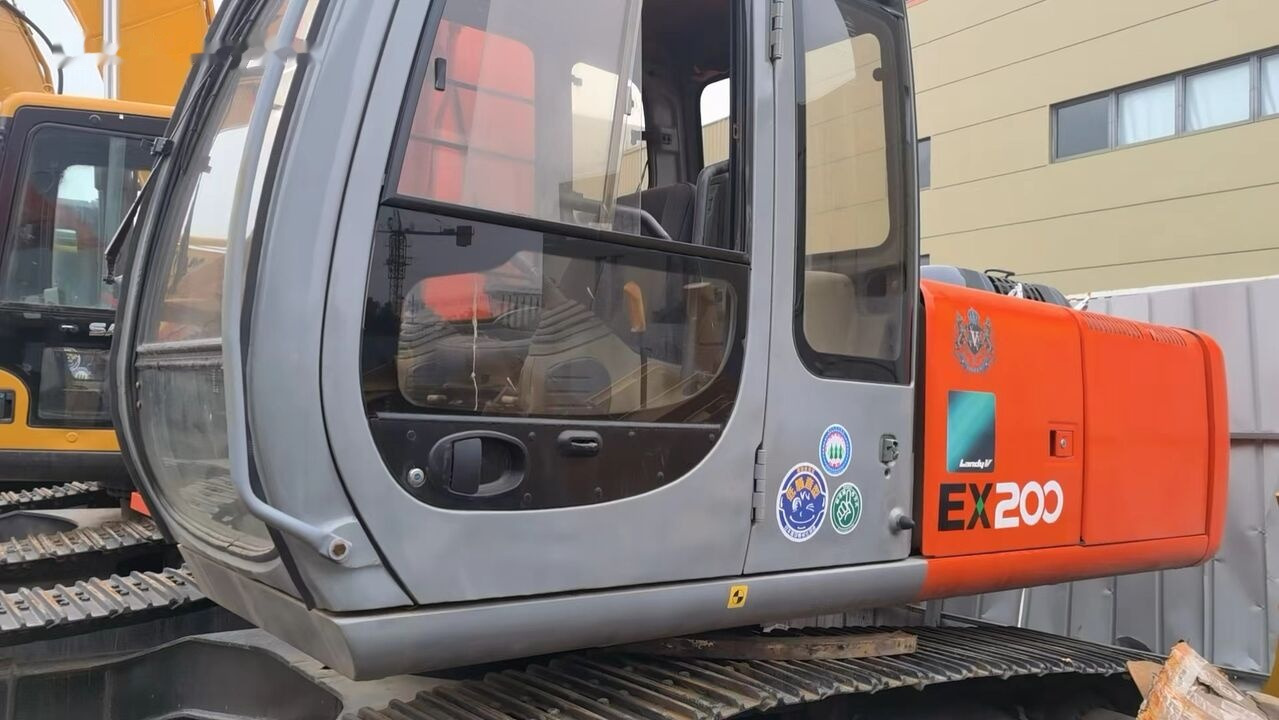 Hitachi EX200 - Telakaivukone: kuva Hitachi EX200 - Telakaivukone Hitachi EX200 - Telakaivukone: kuva Hitachi EX200 - Telakaivukone