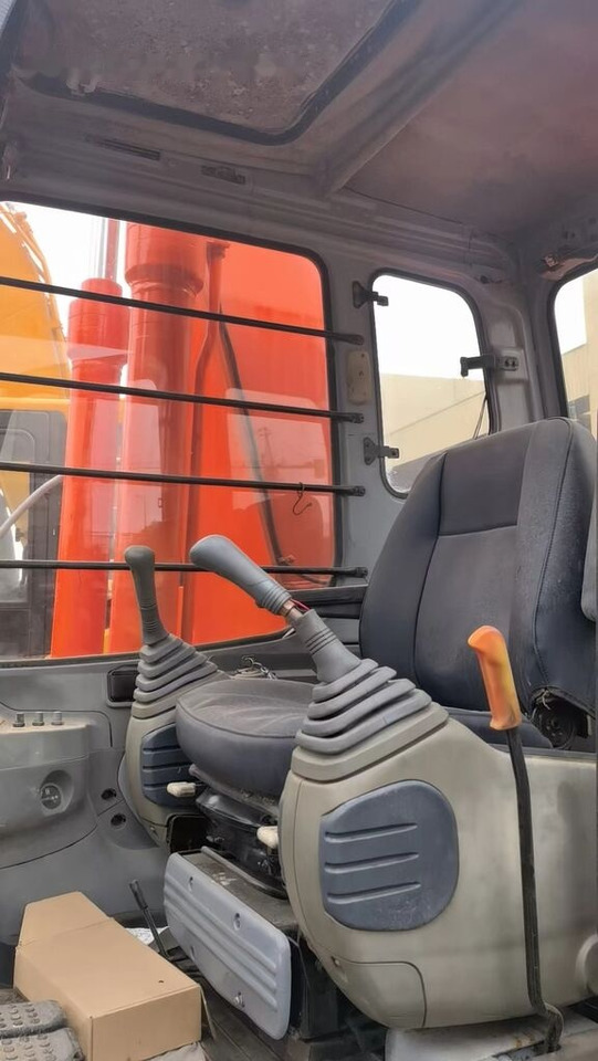 Hitachi EX200 - Telakaivukone: kuva Hitachi EX200 - Telakaivukone Hitachi EX200 - Telakaivukone: kuva Hitachi EX200 - Telakaivukone