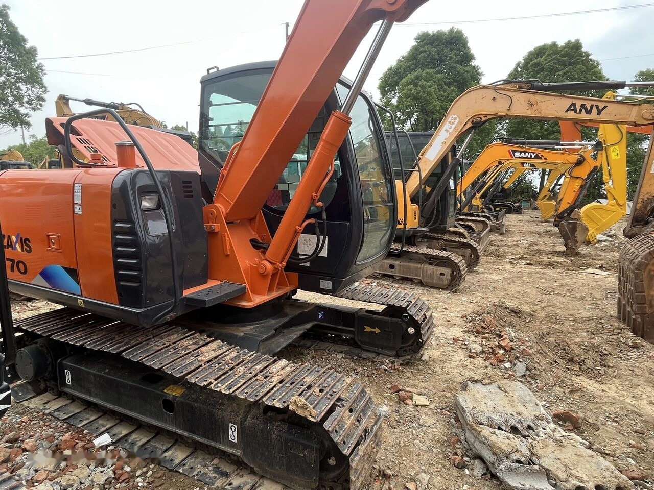 Hitachi ZX70 - Minikuormaaja: kuva Hitachi ZX70 - Minikuormaaja Hitachi ZX70 - Minikuormaaja: kuva Hitachi ZX70 - Minikuormaaja
