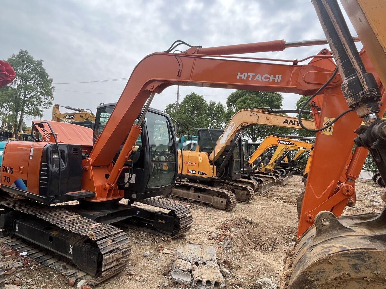 Hitachi ZX70 - Minikuormaaja: kuva Hitachi ZX70 - Minikuormaaja Hitachi ZX70 - Minikuormaaja: kuva Hitachi ZX70 - Minikuormaaja