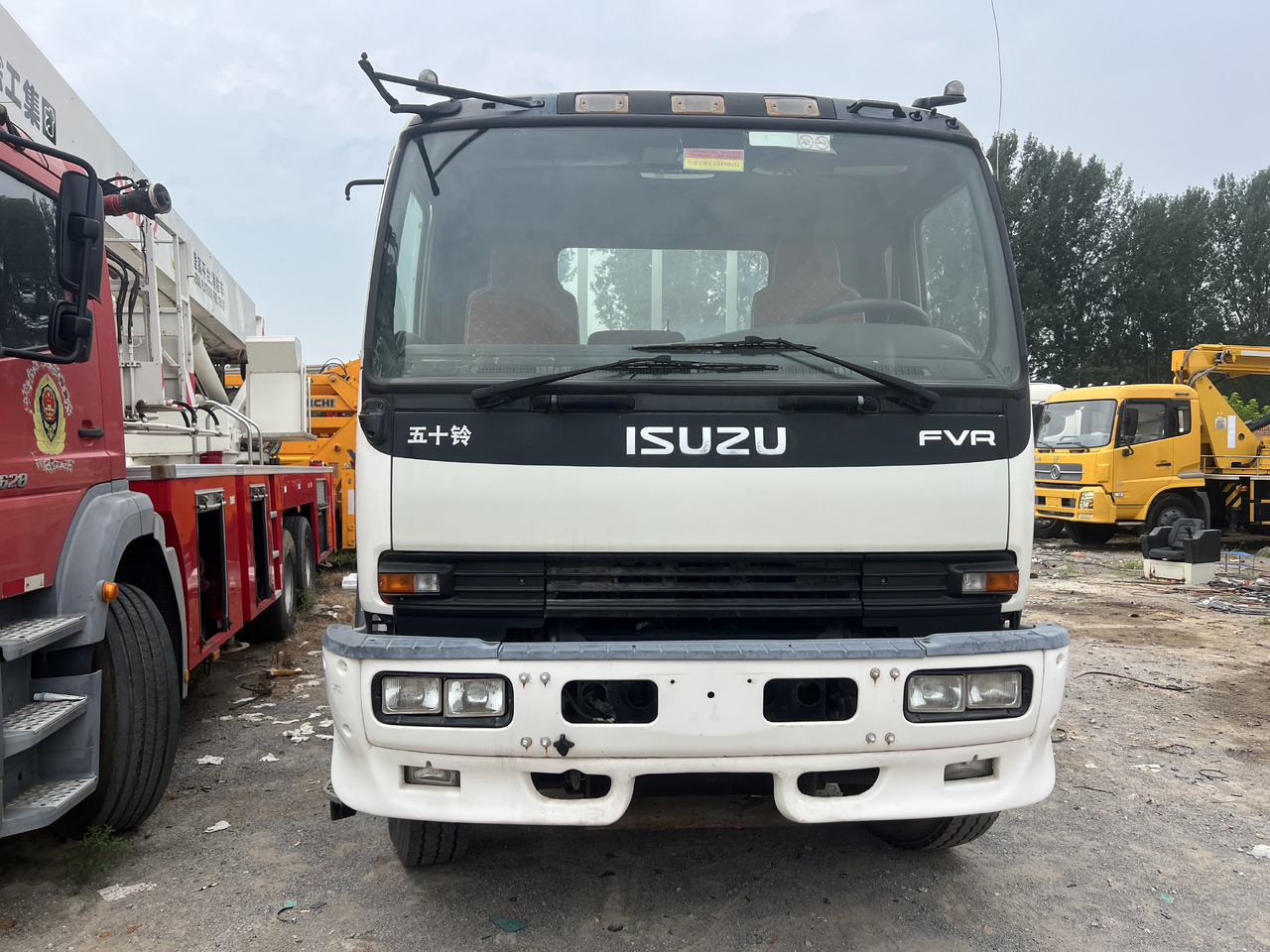ISUZU Cargo truck - Kippiauto kuorma-auto: kuva ISUZU Cargo truck - Kippiauto kuorma-auto ISUZU Cargo truck - Kippiauto kuorma-auto: kuva ISUZU Cargo truck - Kippiauto kuorma-auto