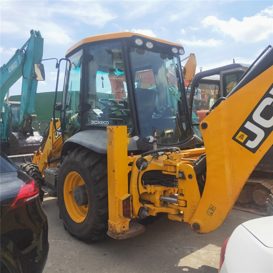 JCB 3CX - Kaivuri-trukki: kuva JCB 3CX - Kaivuri-trukki JCB 3CX - Kaivuri-trukki: kuva JCB 3CX - Kaivuri-trukki