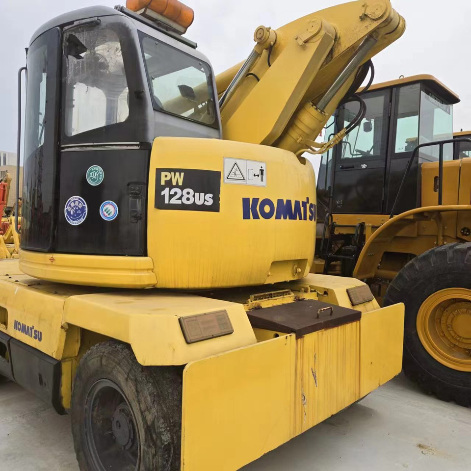 KOMATSU PC128US - Pyöräalustainen kaivinkone: kuva KOMATSU PC128US - Pyöräalustainen kaivinkone KOMATSU PC128US - Pyöräalustainen kaivinkone: kuva KOMATSU PC128US - Pyöräalustainen kaivinkone