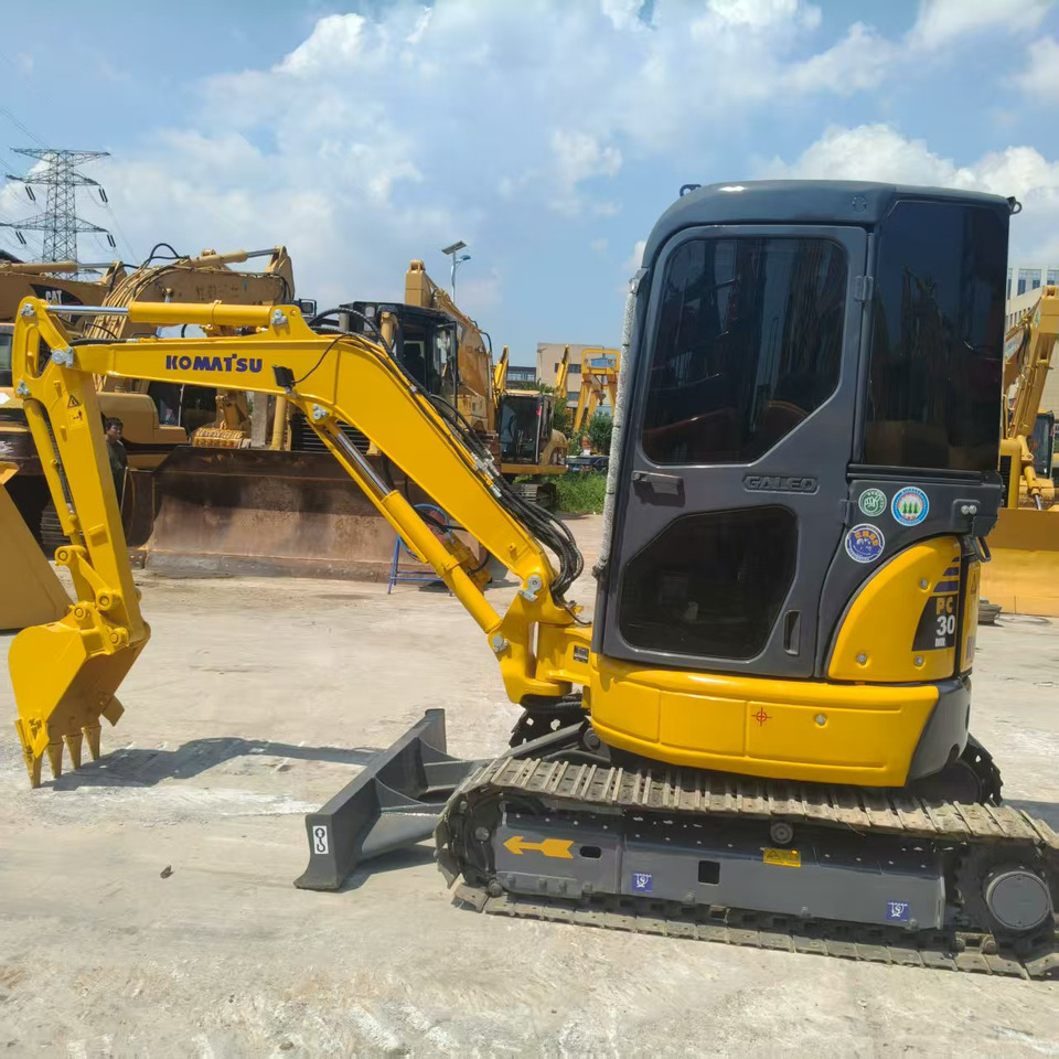 Minikuormaaja KOMATSU PC30: kuva Minikuormaaja KOMATSU PC30