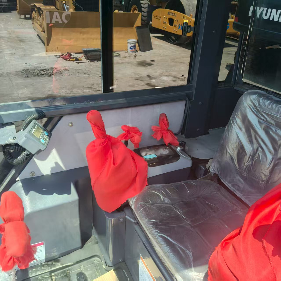 Minikuormaaja KOMATSU PC30: kuva Minikuormaaja KOMATSU PC30