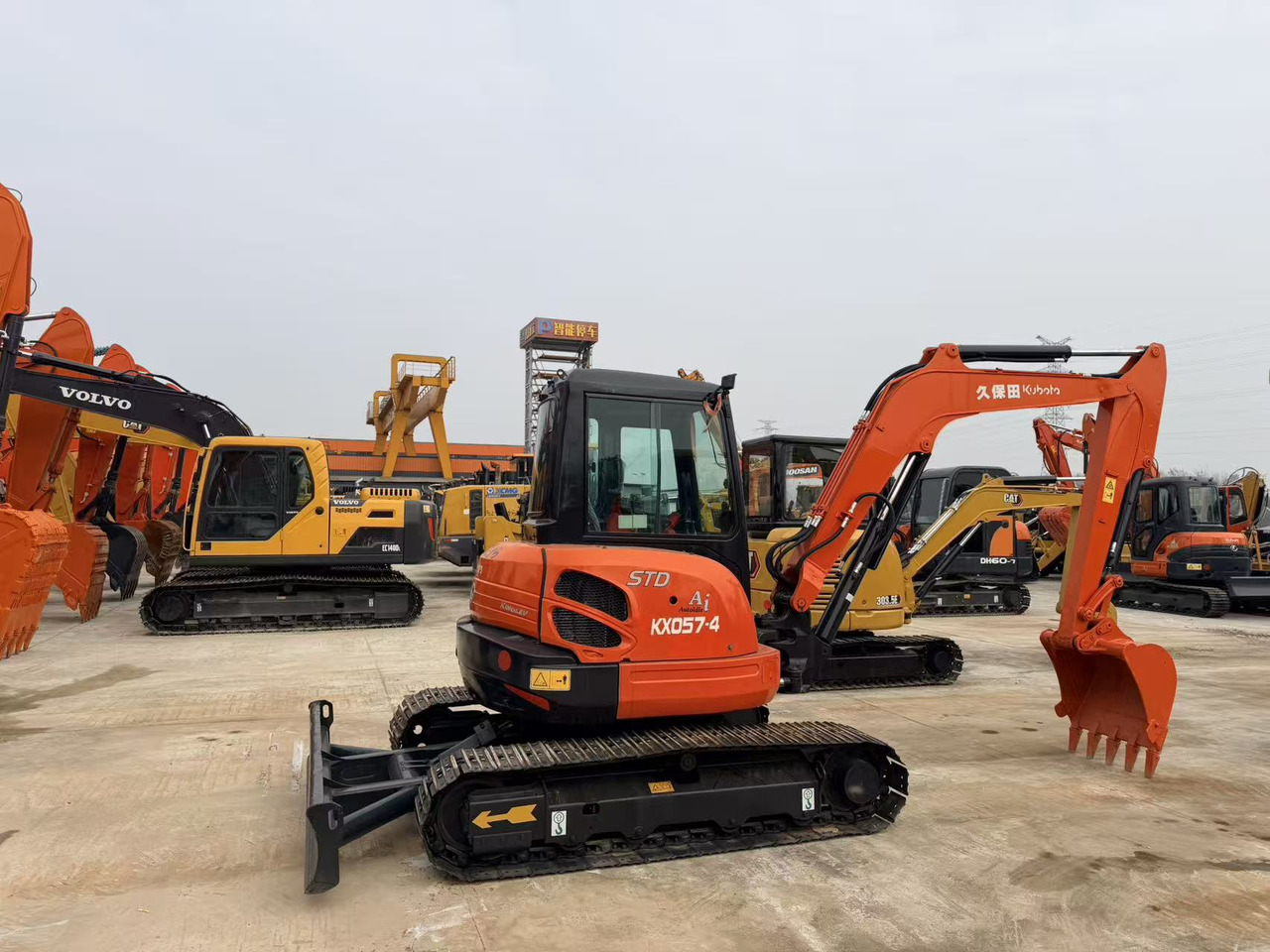 KUBOTA KX057-4 - Minikuormaaja: kuva KUBOTA KX057-4 - Minikuormaaja KUBOTA KX057-4 - Minikuormaaja: kuva KUBOTA KX057-4 - Minikuormaaja