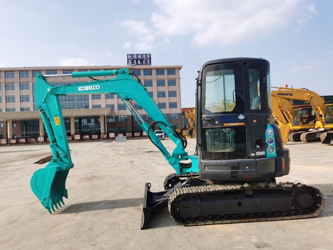 Kobelco SK55SR - Minikuormaaja: kuva Kobelco SK55SR - Minikuormaaja Kobelco SK55SR - Minikuormaaja: kuva Kobelco SK55SR - Minikuormaaja