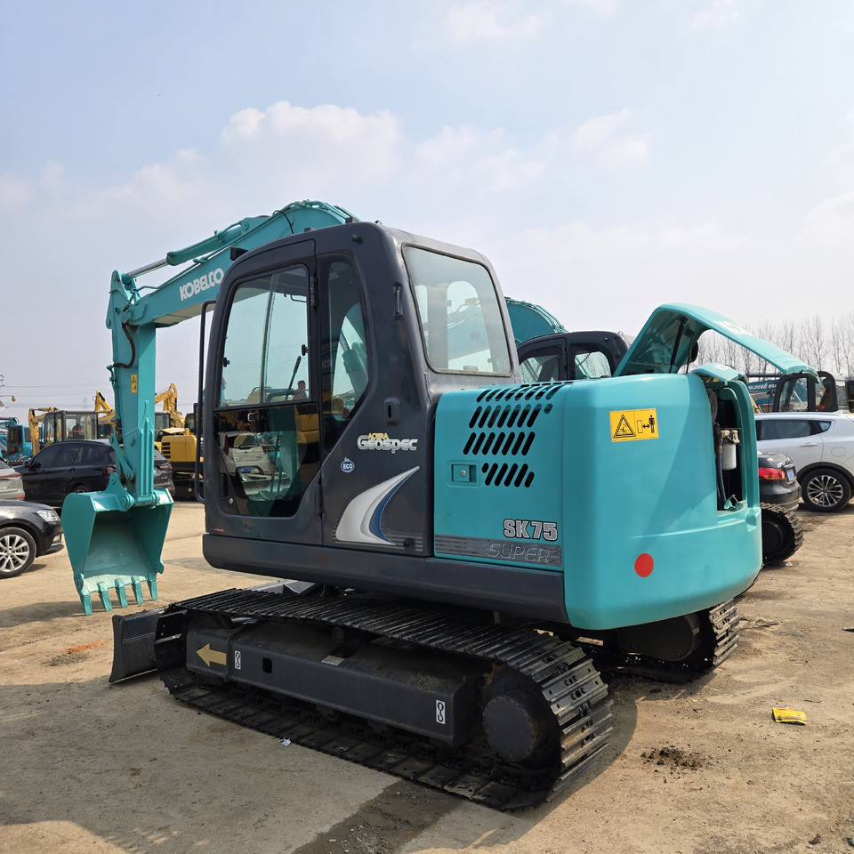 Kobelco SK75-8 - Minikuormaaja: kuva Kobelco SK75-8 - Minikuormaaja Kobelco SK75-8 - Minikuormaaja: kuva Kobelco SK75-8 - Minikuormaaja